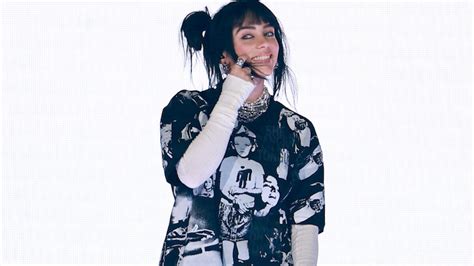 Billie Eilish Reveals NSFW Way She Copes With Extreme Body。